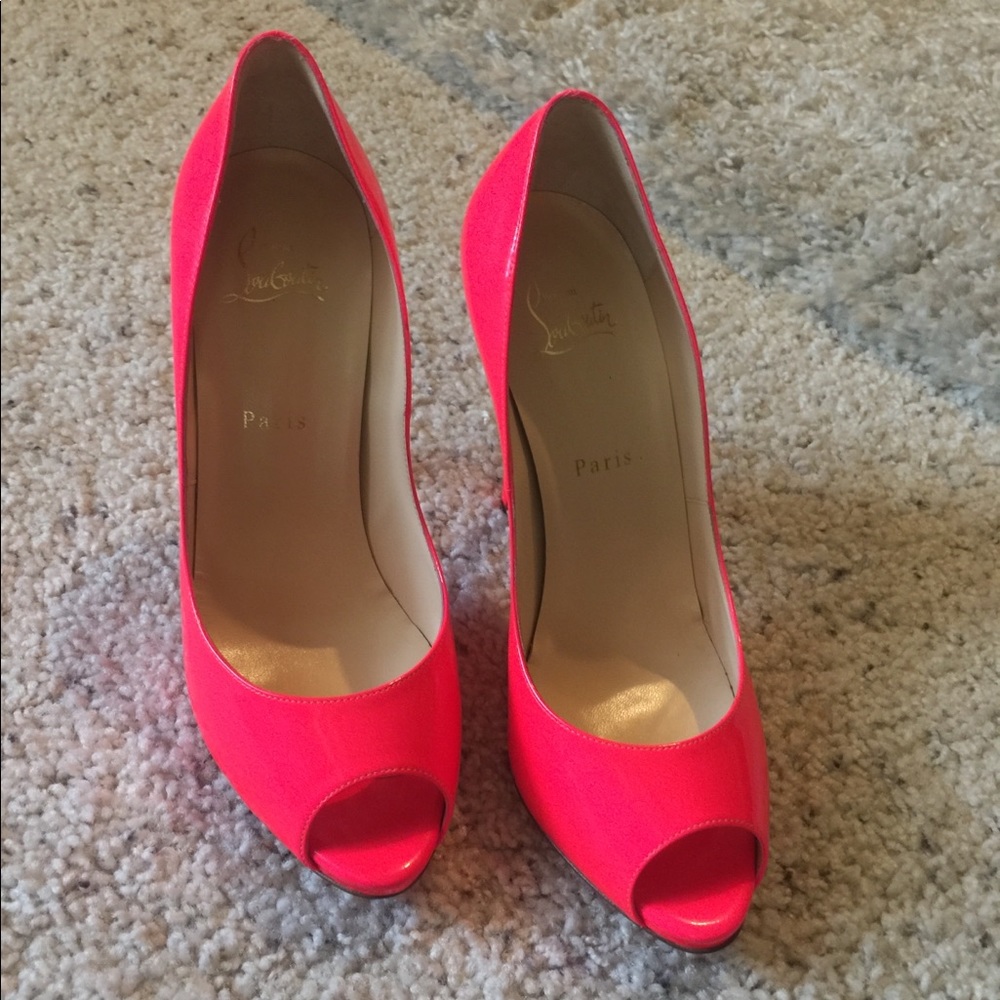 Christian Louboutin patent Rose Paris peep toe 👠